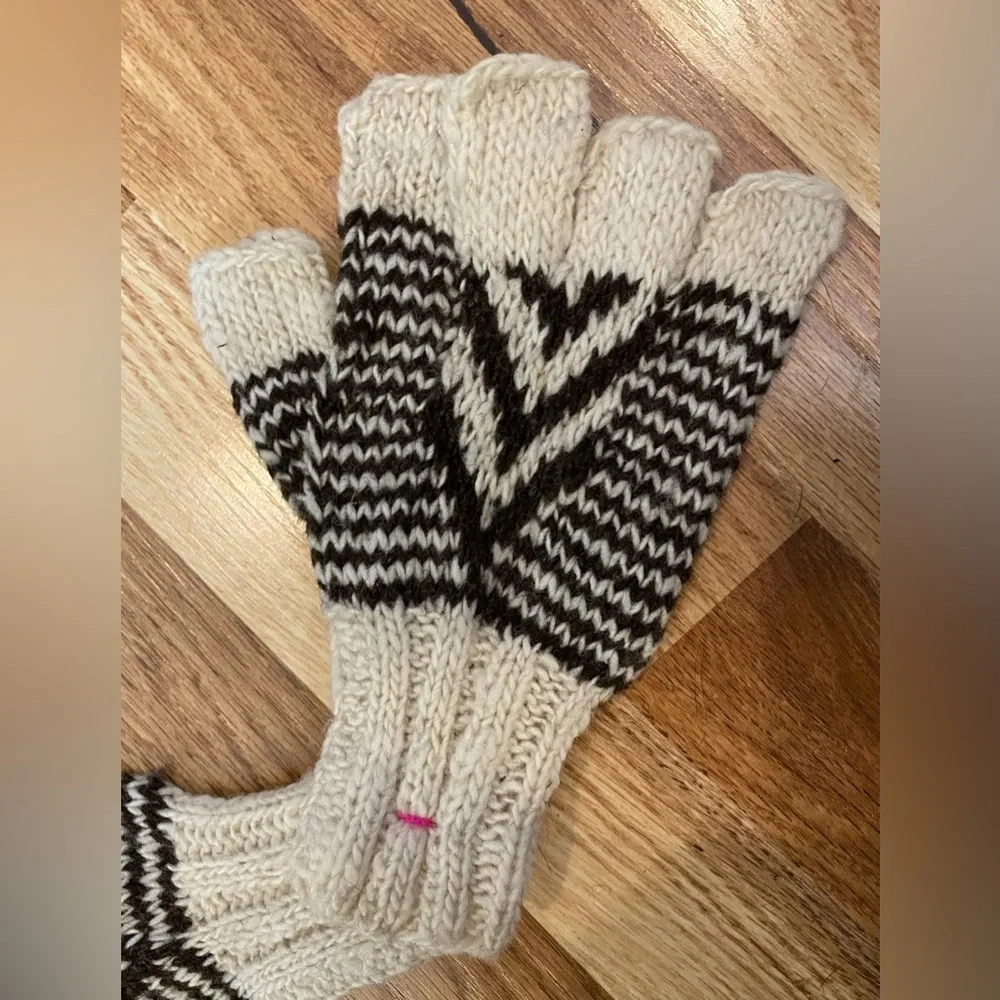 Black and Cream Open Fingers Knit Gloves NWOT